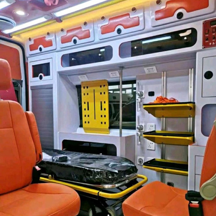 海陵长途救护车护送病人租赁价格
